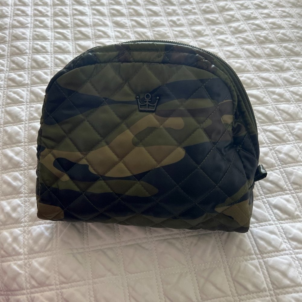 Oliver Thomas KST cosmetics case